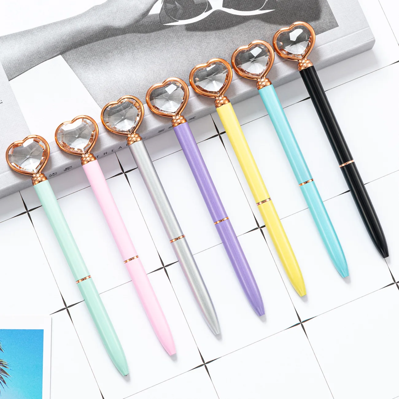 Metal ballpoint pen Heart shaped Student Teacher Stationery School Supplies Luxury Crystal pen for Writing Office Accessories
Metal ballpoint pen Heart shaped Student Teacher Stationery School Supplies Luxury Crystal pen for Writing Office Accessories
