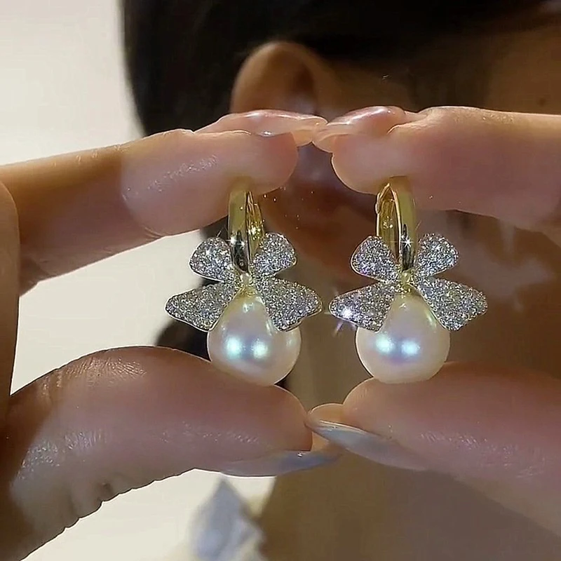 New Zircon Bow Pearl Gold Color Earrings for Women Fashion Exquisite Light Luxury Temperament Girls Birthday Gift Trendy Jewelry
New Zircon Bow Pearl Gold Color Earrings for Women Fashion Exquisite Light Luxury Temperament Girls Birthday Gift Trendy Jewelry