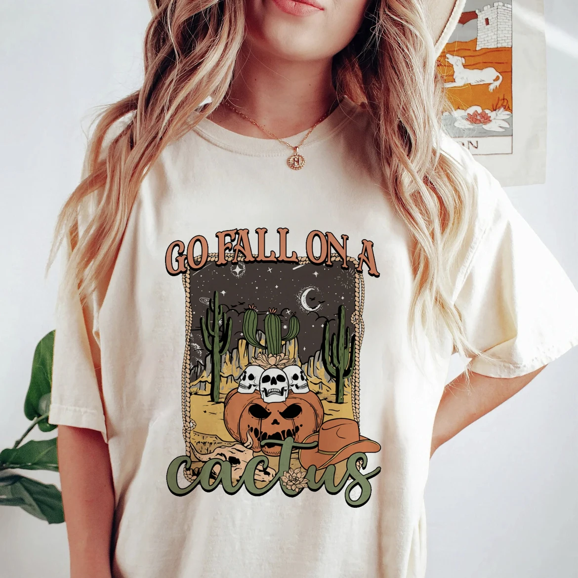 Осенняя одежда на Хэллоуин, День благодарения, Женский Топ, футболка с буквенным принтом, модная женская футболка с забавным рисунком тыквы.
Осенняя одежда на Хэллоуин, День благодарения, Женский Топ, футболка с буквенным принтом, модная женская футболка с забавным рисунком тыквы.