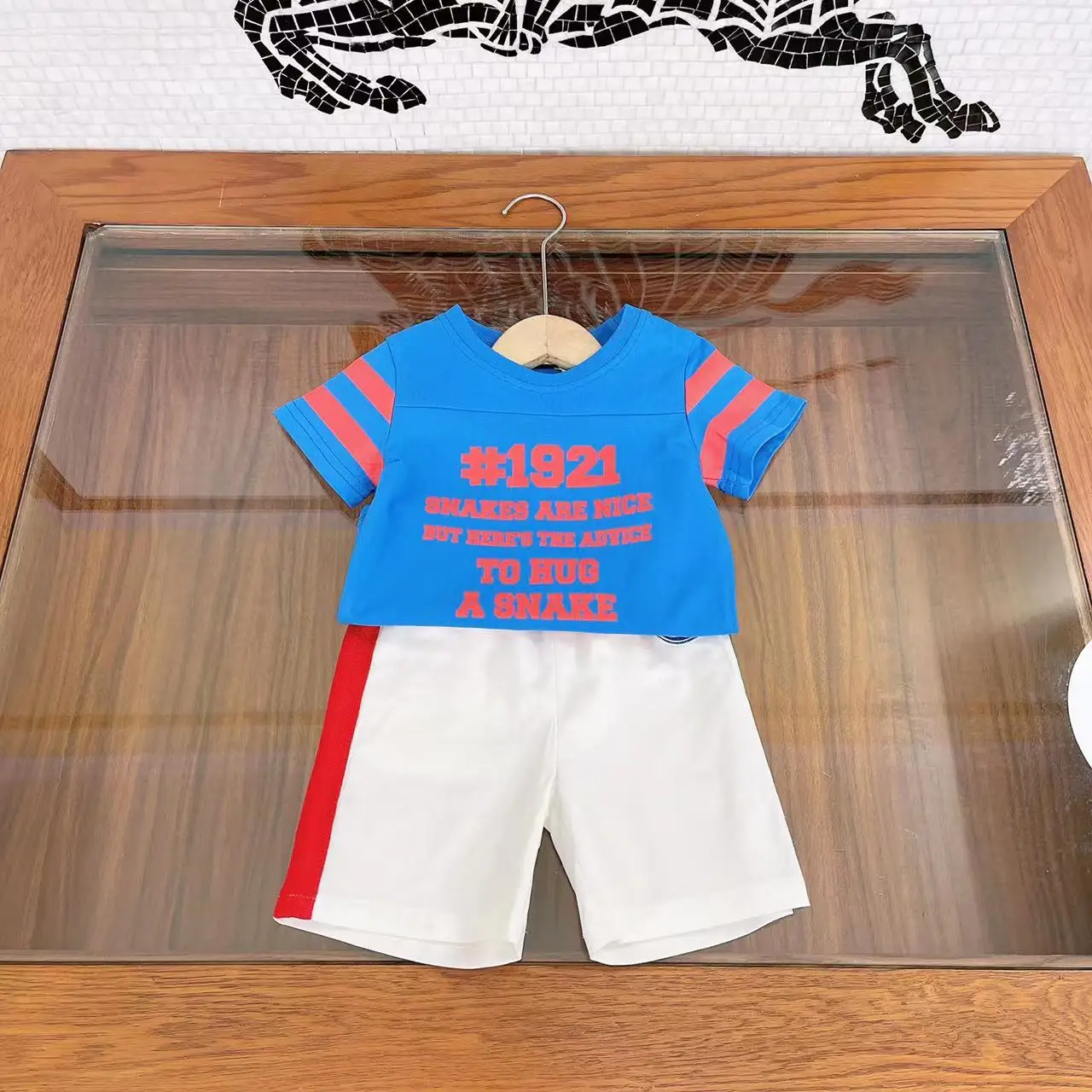 Brand design children's wear 2022 Summer Boys' Suit Blue Baseball design Short Sleeve T-Shirt + Capris 2-piece set
Brand design children's wear 2022 Summer Boys' Suit Blue Baseball design Short Sleeve T-Shirt + Capris 2-piece set