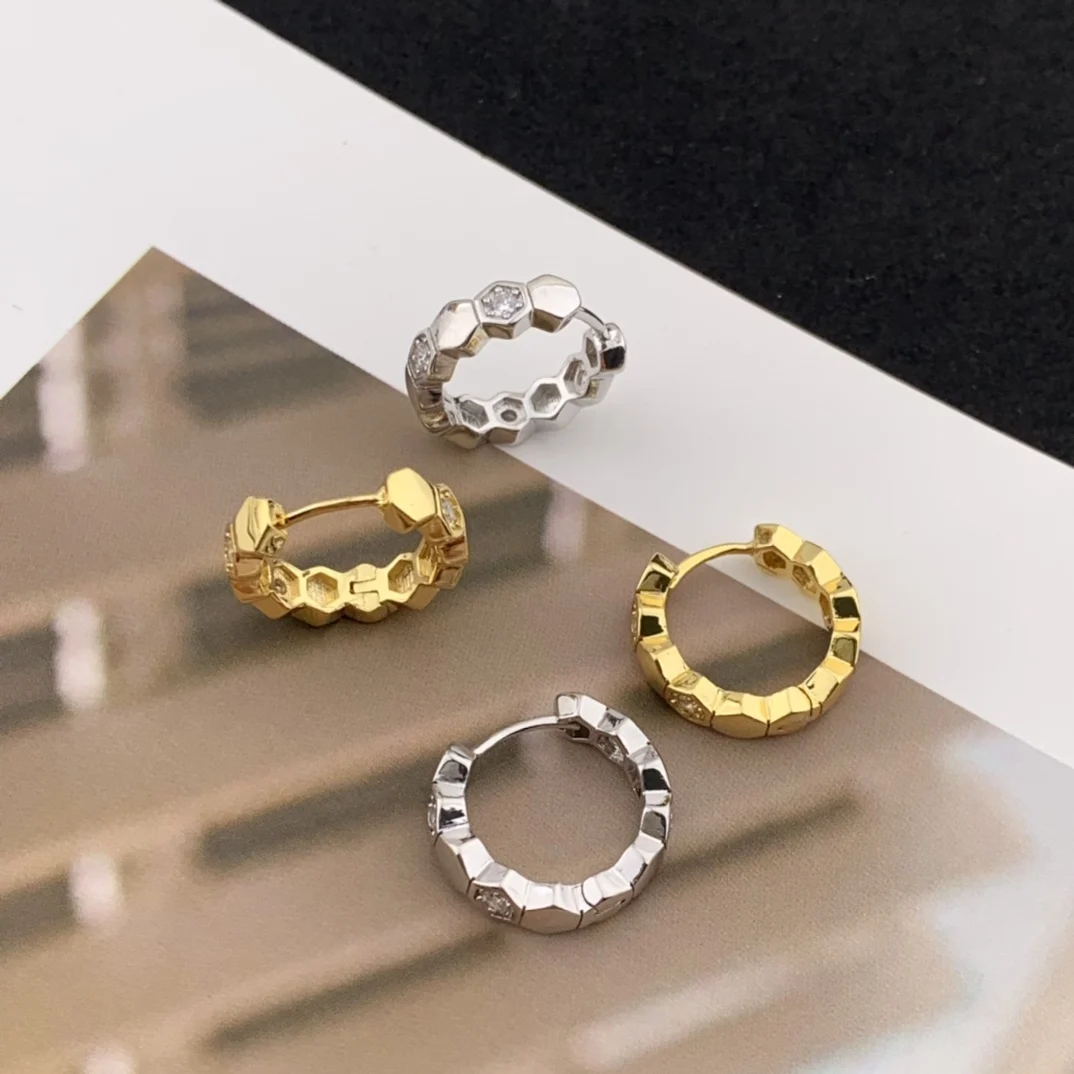 Европейские и американские популярные инкрустированные серьги
Европейские и американские популярные инкрустированные серьги