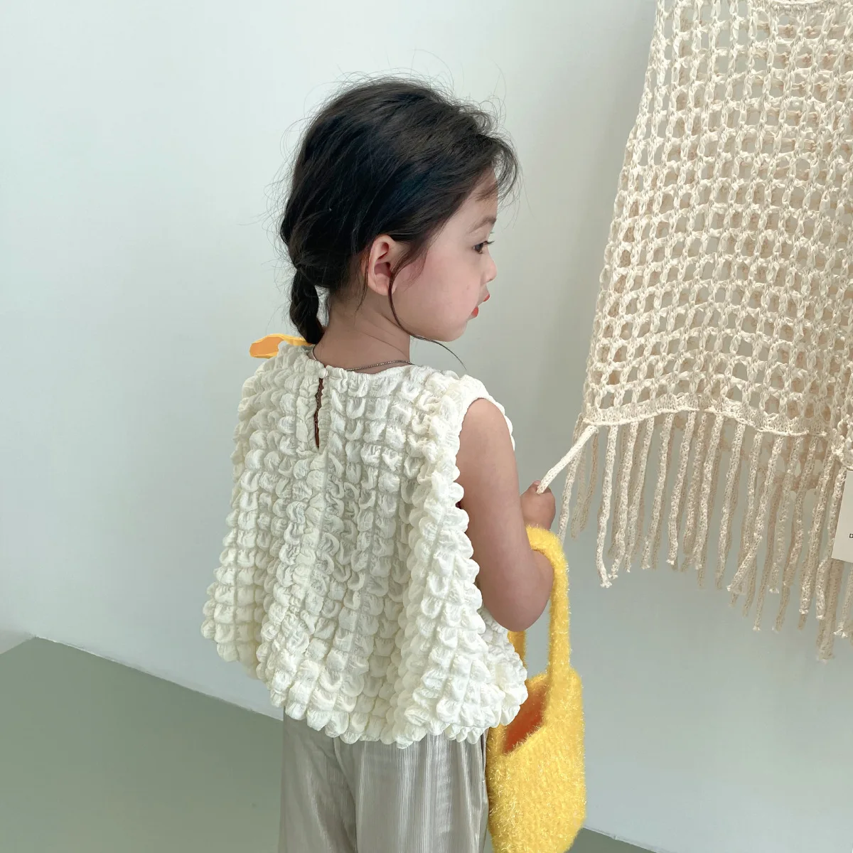 Girls' Bubble Ball Top 2022 Summer New Korean Children's Fashion Loose Sleeveless Short Jacket 2-9 Years Old Children's Top Cute
Girls' Bubble Ball Top 2022 Summer New Korean Children's Fashion Loose Sleeveless Short Jacket 2-9 Years Old Children's Top Cute