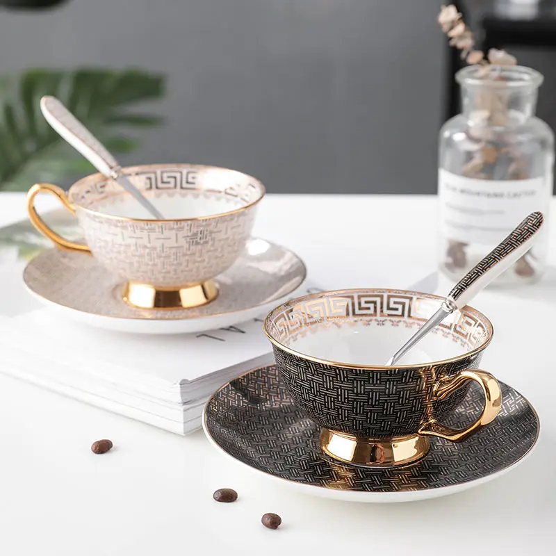 Classic Coffee Cup Couple Suit European-style Painting Phnom Penh Teacup Flower Teacup Gift كوب قهوه Ceramic Tulips
Classic Coffee Cup Couple Suit European-style Painting Phnom Penh Teacup Flower Teacup Gift كوب قهوه Ceramic Tulips