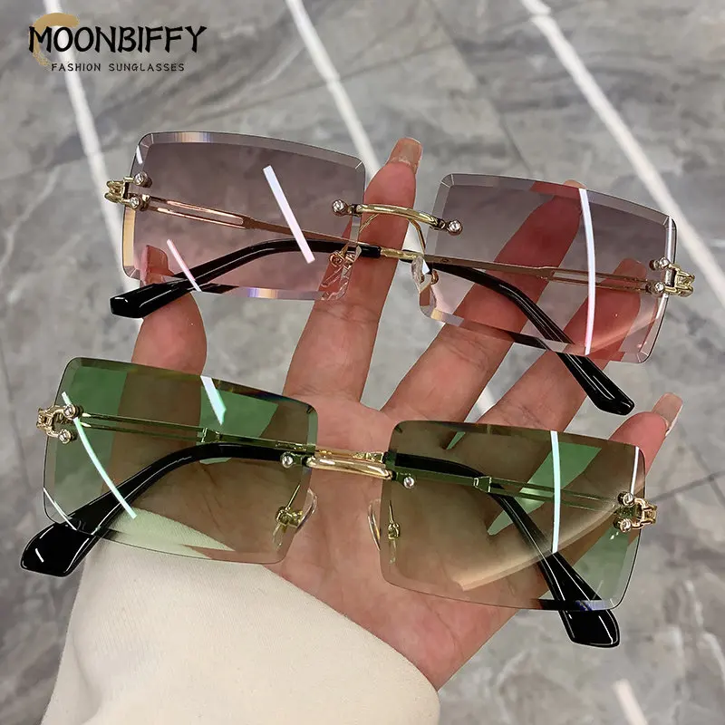 1PC Vintage Fashion Rimless Sunglasses Small Rectangle Sun Glasses Traveling Style UV400 Shades Eyewear Accessories for Women
1PC Vintage Fashion Rimless Sunglasses Small Rectangle Sun Glasses Traveling Style UV400 Shades Eyewear Accessories for Women