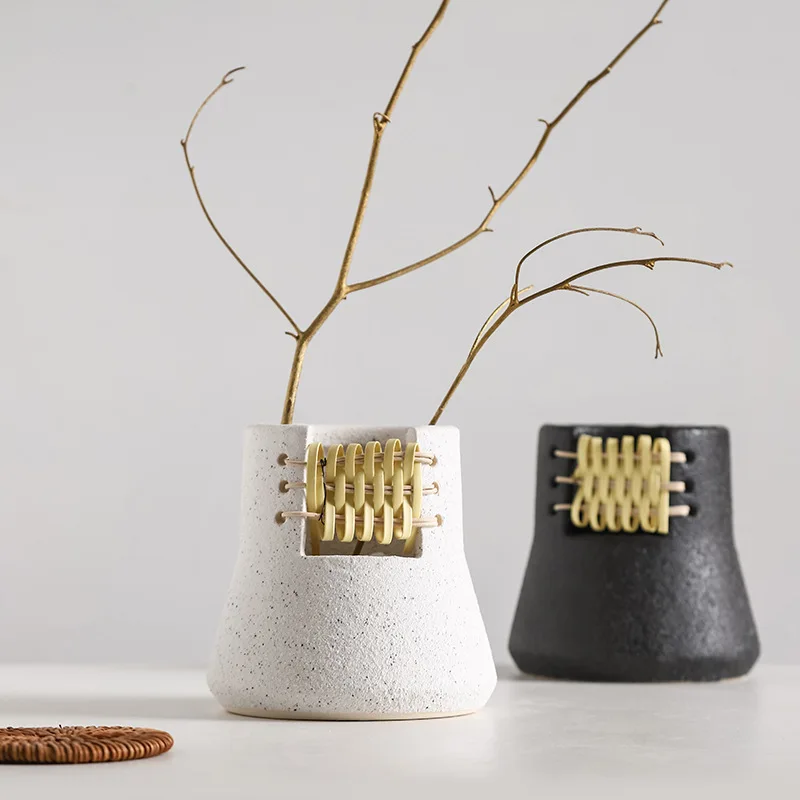 Handmade bamboo woven ins creative Japanese simple home decoration, small and fresh artistic ceramic vase ornaments
Handmade bamboo woven ins creative Japanese simple home decoration, small and fresh artistic ceramic vase ornaments