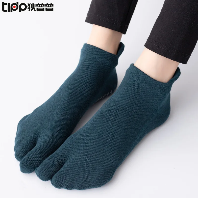 Cross-Border Bestseller Combed Cotton Split Toe Yoga Socks, Glue-Soled, Non-Slip for Wooden Clogs and Flip-Flops, Sports
Cross-Border Bestseller Combed Cotton Split Toe Yoga Socks, Glue-Soled, Non-Slip for Wooden Clogs and Flip-Flops, Sports