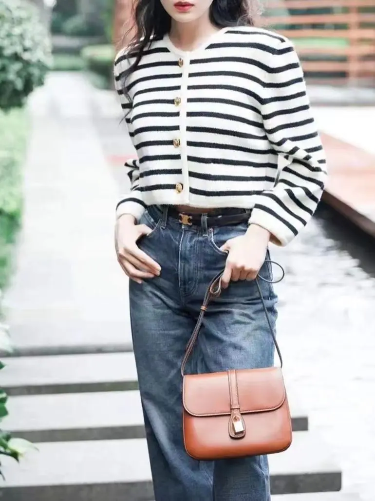Contrast Color Women Striped Cardigan 2022 New Single Breasted Gold Button Long Sleeve Early Autumn New Ladies O-Neck Knit Coat
Contrast Color Women Striped Cardigan 2022 New Single Breasted Gold Button Long Sleeve Early Autumn New Ladies O-Neck Knit Coat