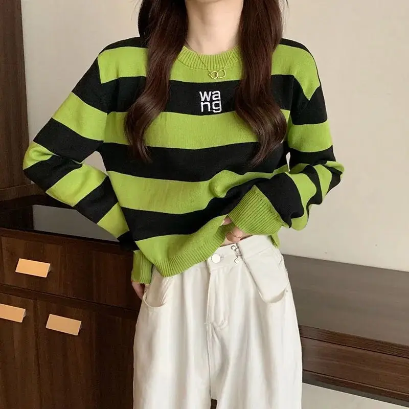 Striped Women Sweater Contrast Color Autumn Winter Short Pull Jumper Femme Letter Embroidery Vintage Korean Fashion Sueter Mujer
Striped Women Sweater Contrast Color Autumn Winter Short Pull Jumper Femme Letter Embroidery Vintage Korean Fashion Sueter Mujer