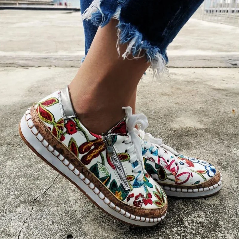 Vintage Flower Women Sneakers Retro Zipper Leather Casual Shoes Fashion Embroidery Ethnic Flat Footwear Designer Hippie
Vintage Flower Women Sneakers Retro Zipper Leather Casual Shoes Fashion Embroidery Ethnic Flat Footwear Designer Hippie