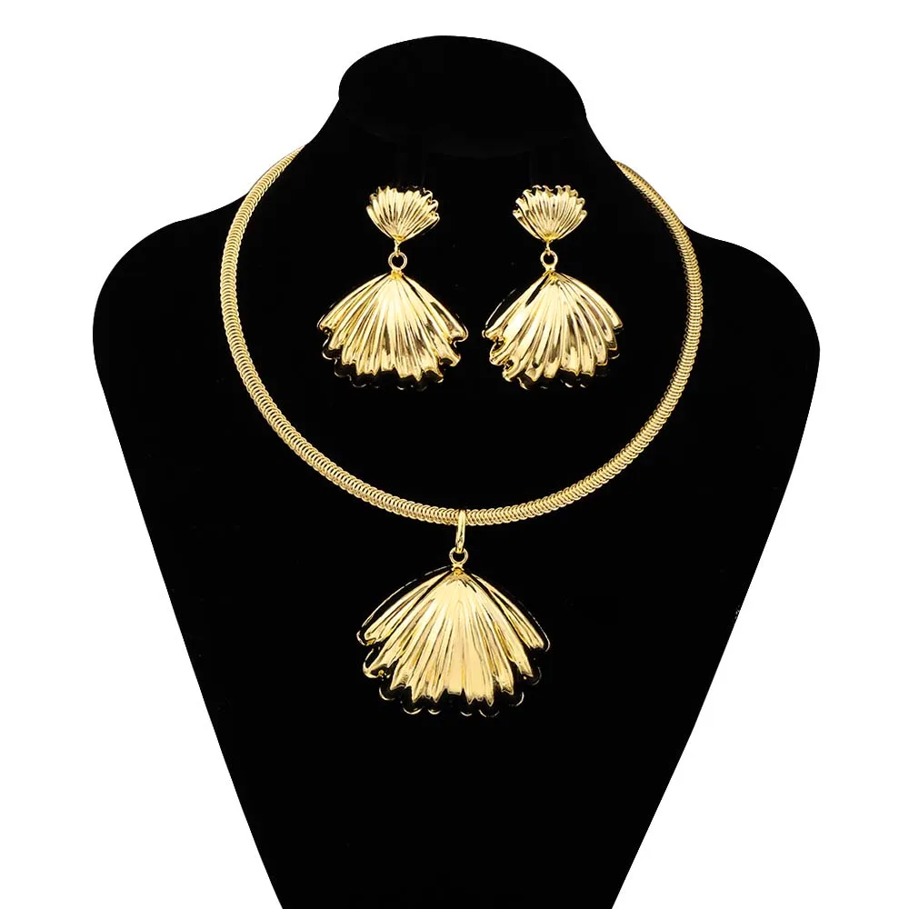 2023 Italy Elegant Fashion Exquisite Indian Jewelry Shell Shape Pendant Necklace Earrings Charm Set Daily Clothing Accessories
2023 Italy Elegant Fashion Exquisite Indian Jewelry Shell Shape Pendant Necklace Earrings Charm Set Daily Clothing Accessories