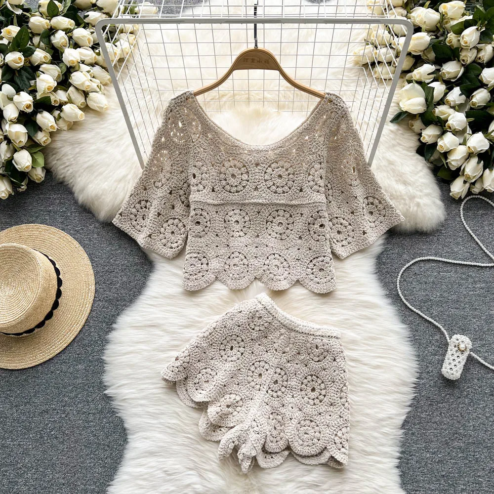 French Hook Flower Hollow Out Knitted Suit Women's Summer 2022 New Fashion Short Tops + High Waist Wide Leg Shorts Sets G607
French Hook Flower Hollow Out Knitted Suit Women's Summer 2022 New Fashion Short Tops + High Waist Wide Leg Shorts Sets G607