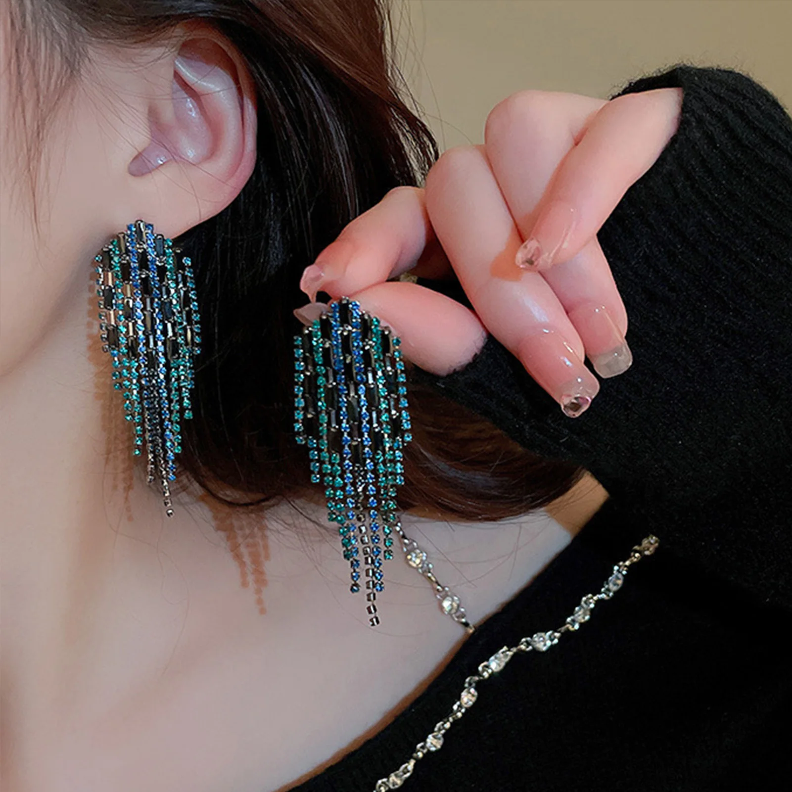 Black/Blue Tassel Luxurious Earrings Female Hypo-allergenic Dangling Ornaments for Banquet Gown Travel Ears Decor d88
Black/Blue Tassel Luxurious Earrings Female Hypo-allergenic Dangling Ornaments for Banquet Gown Travel Ears Decor d88