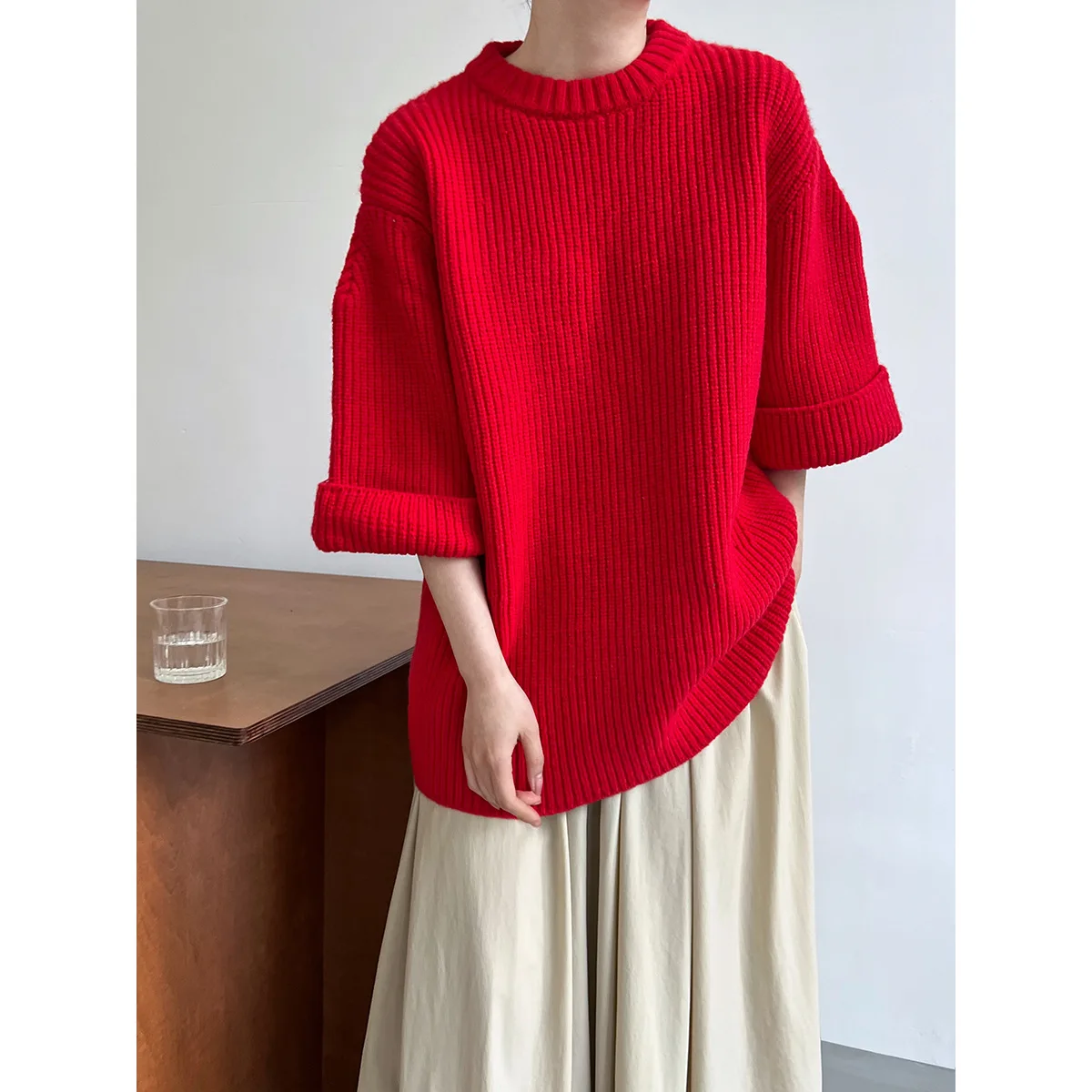 Women's Spring and Autumn Loose High-end Round Neck Sweater Minimalist All-match Drop Shoulder Short-sleeved Sweater
Women's Spring and Autumn Loose High-end Round Neck Sweater Minimalist All-match Drop Shoulder Short-sleeved Sweater