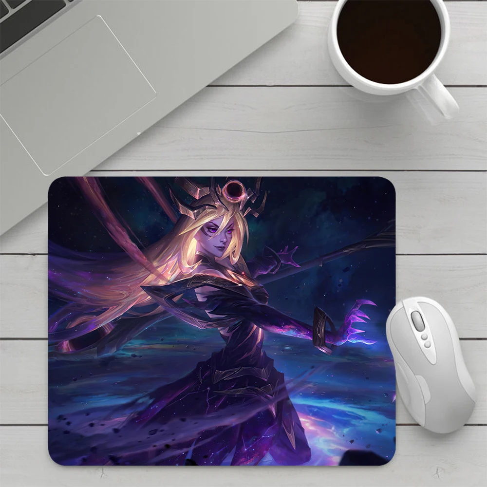 Небольшой Игровой Коврик для мыши League of Legends Lux, компьютерный коврик для мыши, ПК, игровой коврик для мыши, ноутбук, Офисный Компьютерный ковр...
Небольшой Игровой Коврик для мыши League of Legends Lux, компьютерный коврик для мыши, ПК, игровой коврик для мыши, ноутбук, Офисный Компьютерный ковр...