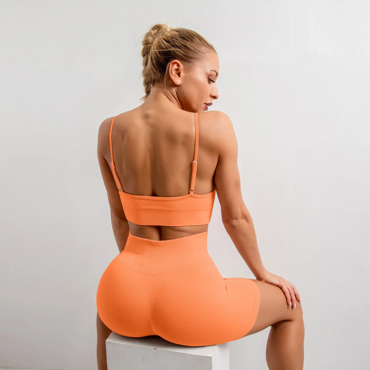 Женские комплекты для тренировок, бесшовные шорты с высокой талией для фитнеса, спортивный бюстгальтер, одежда для тренажерного зала, костюм для бега, спортивная одежда с эффектом пуш-ап
Женские комплекты для тренировок, бесшовные шорты с высокой талией для фитнеса, спортивный бюстгальтер, одежда для тренажерного зала, костюм для бега, спортивная одежда с эффектом пуш-ап