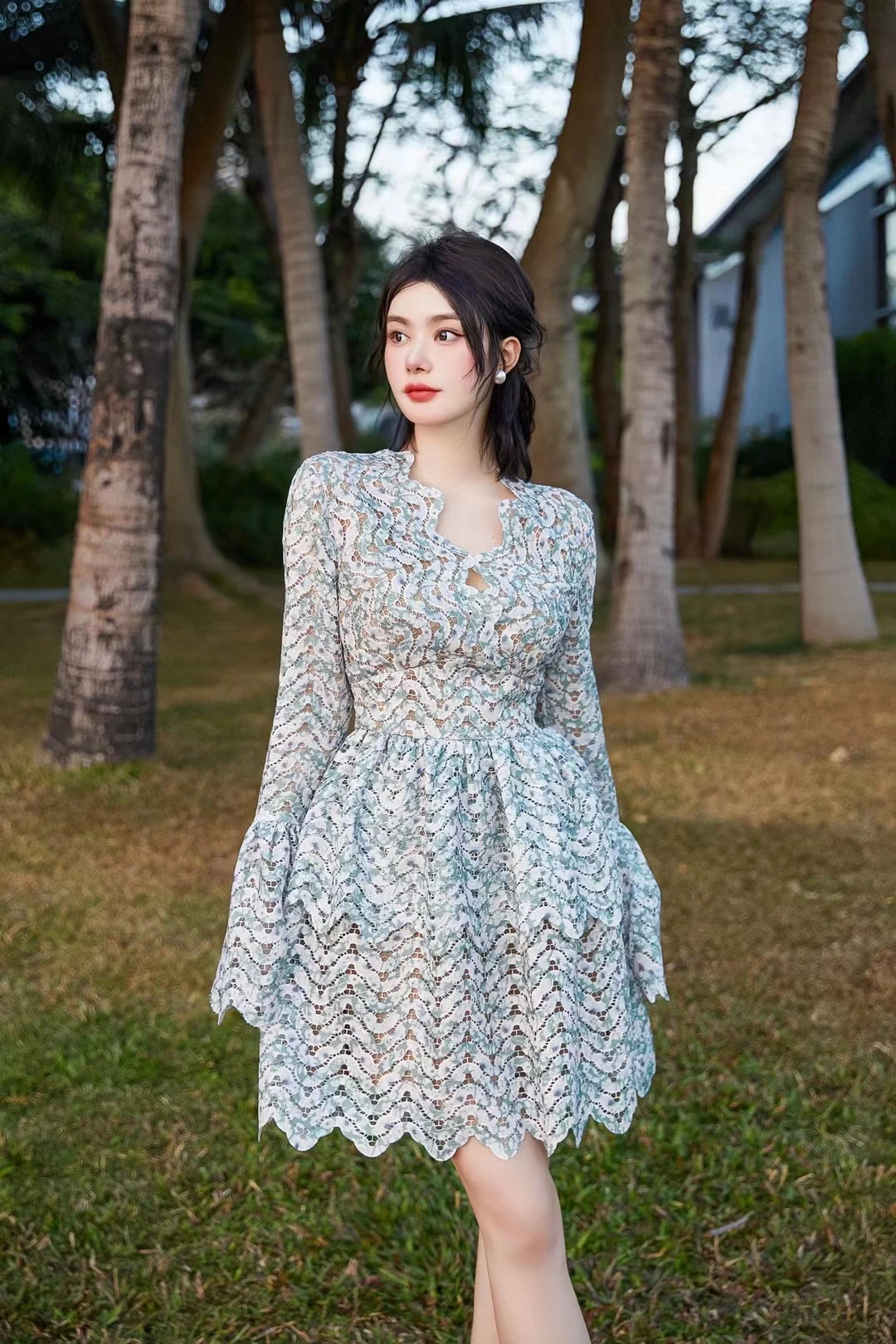 Women Romantic Wave Cut-out Flower Lace Embroidery Flare Sleeve Multi-layer Ball Gown Dress
Women Romantic Wave Cut-out Flower Lace Embroidery Flare Sleeve Multi-layer Ball Gown Dress