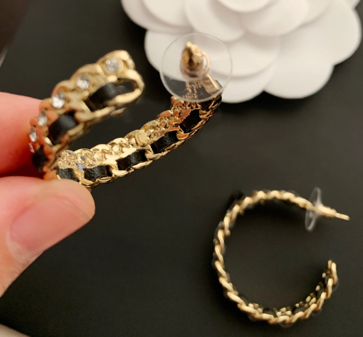 NEW IN2022 Hot Trend String Leather Earring Ear Studs Everyday Wear Versatile Jewelry Atmosphere Fashion Cute
NEW IN2022 Hot Trend String Leather Earring Ear Studs Everyday Wear Versatile Jewelry Atmosphere Fashion Cute