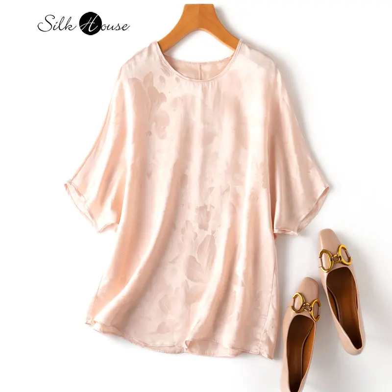 2023 Women's Fashion New Meiru Crafts Soft Pink Silk Jacquard Plain Crepe Satin Loose Medium Sleeve Silk Batwing Sleeve T-shirt
2023 Women's Fashion New Meiru Crafts Soft Pink Silk Jacquard Plain Crepe Satin Loose Medium Sleeve Silk Batwing Sleeve T-shirt