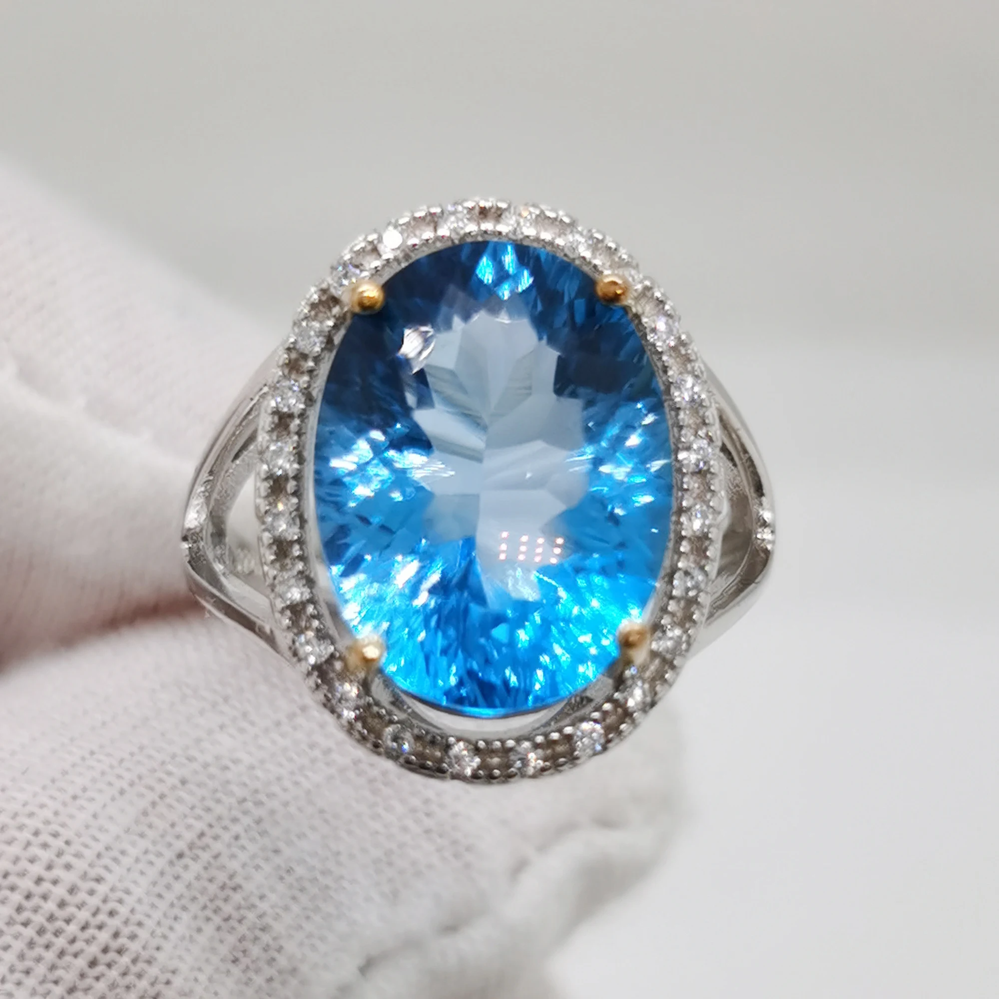 10mm*14mm 6ct Brilliant Topaz Ring 100% Natural Topaz Silver Ring 18K Gold Plating 925 Silver Jewelry Gift for Woman
10mm*14mm 6ct Brilliant Topaz Ring 100% Natural Topaz Silver Ring 18K Gold Plating 925 Silver Jewelry Gift for Woman