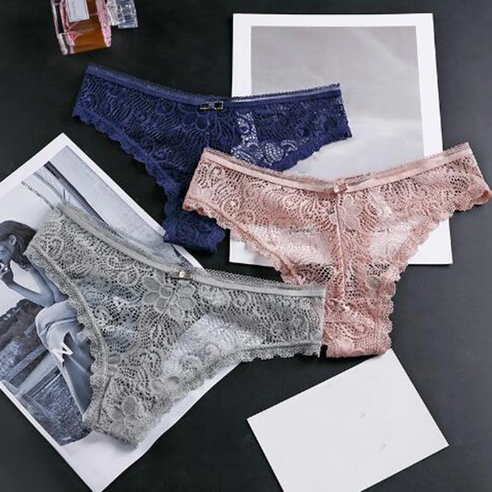 Women's Solid Color Sexy Lace Hollow Out Panties Soft Comfortable Traceless Underwear Thin Breathable Stretch Triangle Briefs
Women's Solid Color Sexy Lace Hollow Out Panties Soft Comfortable Traceless Underwear Thin Breathable Stretch Triangle Briefs