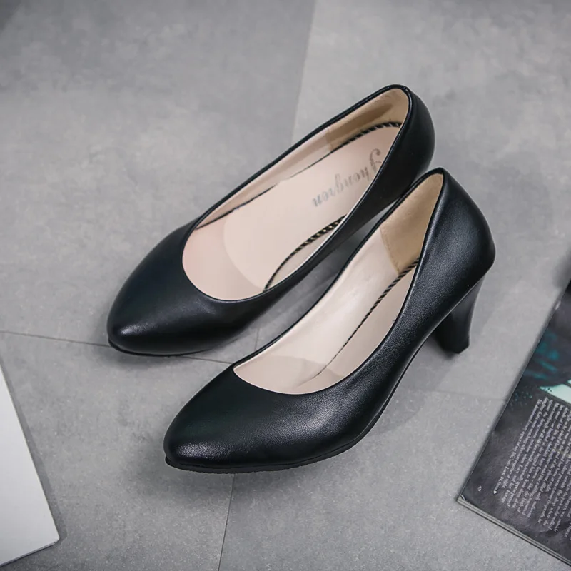Women's Shoes with High Heels Single Shoes Solid Color Thick Heel Pointed Shoes Professional Leather Shoes Etiquette Large Size
Women's Shoes with High Heels Single Shoes Solid Color Thick Heel Pointed Shoes Professional Leather Shoes Etiquette Large Size