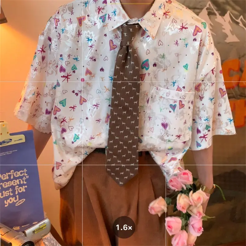 Рубашка с принтом граффити Love для мужчин и женщин, Повседневная Свободная Милая крутая сорочка с коротким рукавом, на пуговицах, с принтом, лето
Рубашка с принтом граффити Love для мужчин и женщин, Повседневная Свободная Милая крутая сорочка с коротким рукавом, на пуговицах, с принтом, лето