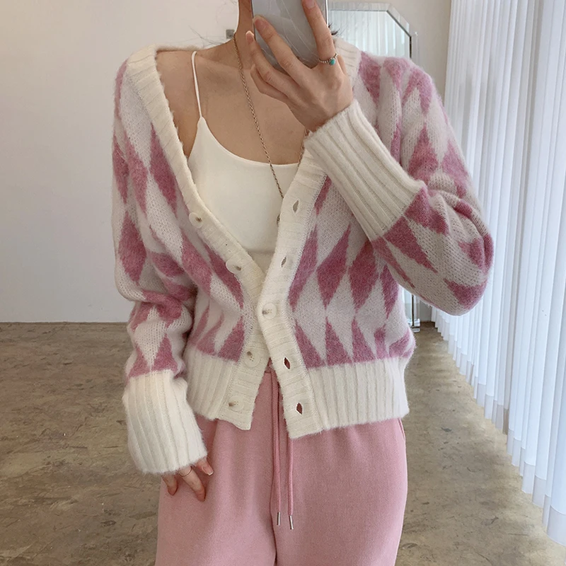 Sweet Plaid Cardigan Woman Korean Fashion V Neck Long Sleeve Soft Sweater Knitted Single-breasted Loose Top Female Dropshipping
Sweet Plaid Cardigan Woman Korean Fashion V Neck Long Sleeve Soft Sweater Knitted Single-breasted Loose Top Female Dropshipping