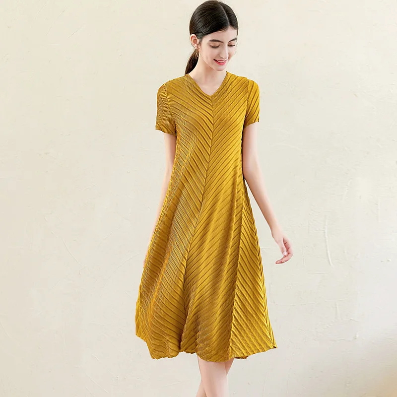 Miyake thread dress summer pleated loose temperament mid-length mature short-sleeved dress
Miyake thread dress summer pleated loose temperament mid-length mature short-sleeved dress