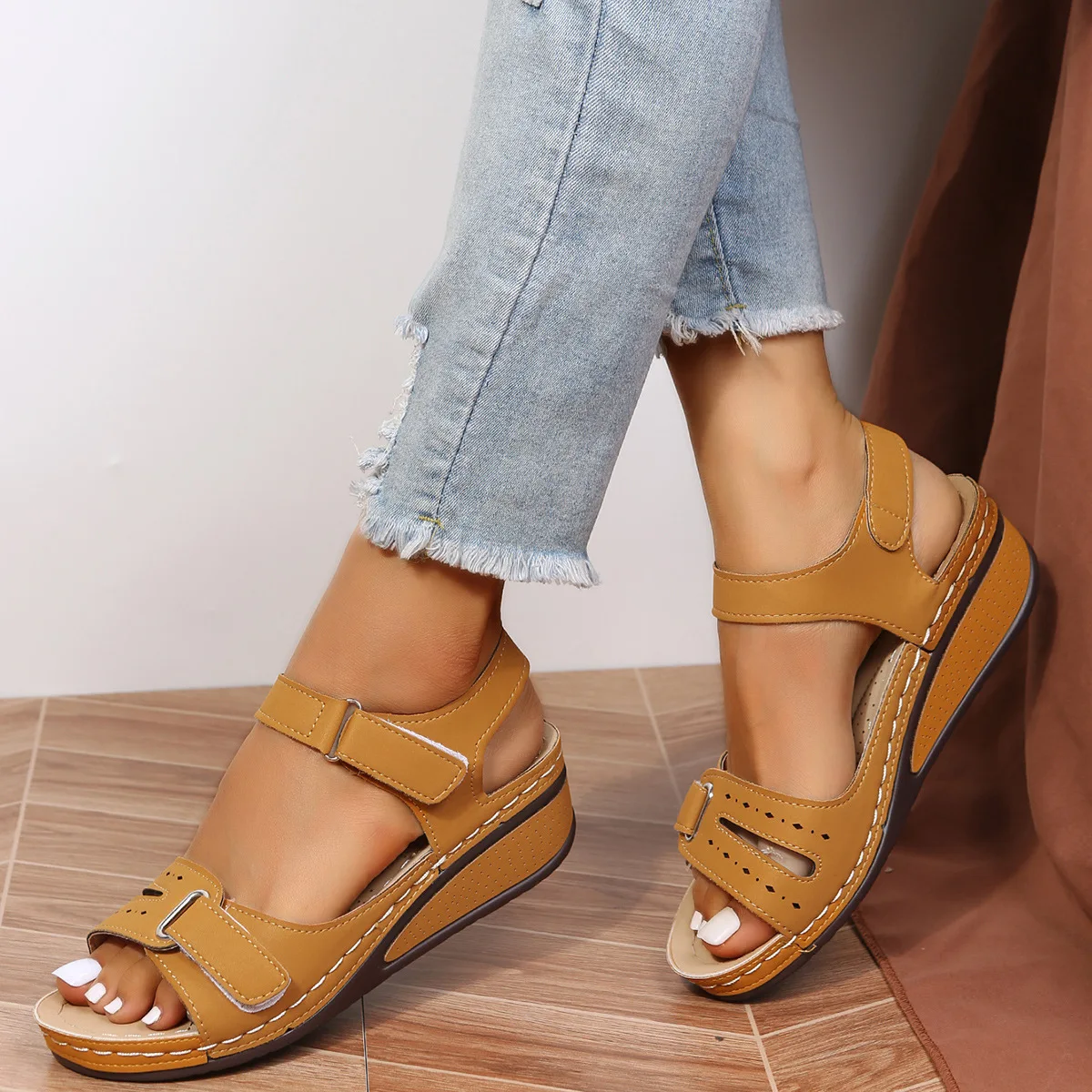 Women Shoes 2022 Summer New Fashion Women Wedges Sandals Retro Casual Lightweight Roman Female Platform Sandals Plus Size 35-43
Women Shoes 2022 Summer New Fashion Women Wedges Sandals Retro Casual Lightweight Roman Female Platform Sandals Plus Size 35-43