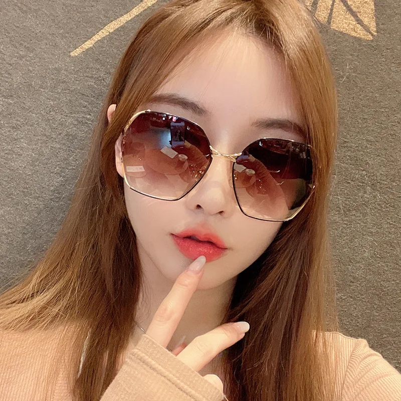 Fashionable New Metal Sunglasses Korean Large Frame Women's Sunshade Sunglasses Net Red with Personalized Polygon Glasses
Fashionable New Metal Sunglasses Korean Large Frame Women's Sunshade Sunglasses Net Red with Personalized Polygon Glasses