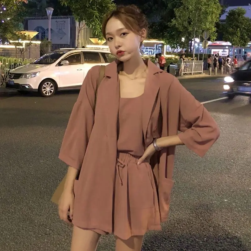 Three-piece Female Korean Loose 2023 New Spring and Summer Small Suspenders Shorts Suit Suit Jacket Women Clothing
Three-piece Female Korean Loose 2023 New Spring and Summer Small Suspenders Shorts Suit Suit Jacket Women Clothing