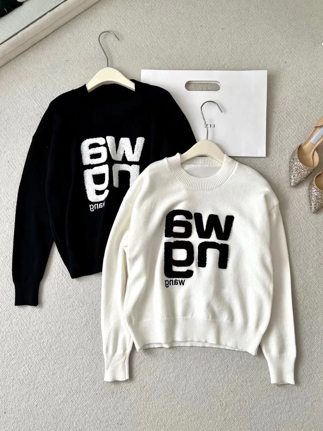 167844 Fashion Classic Trendy Luxury Designer New Letter Logo Embroidered Round Neck Long Sleeve Knitted Sweater Pullovers A2
167844 Fashion Classic Trendy Luxury Designer New Letter Logo Embroidered Round Neck Long Sleeve Knitted Sweater Pullovers A2