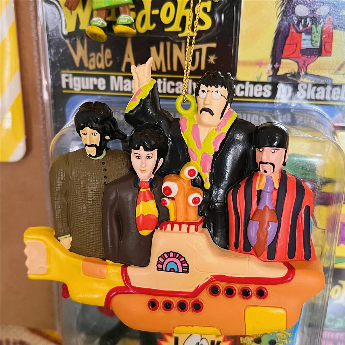 10*10 см, мультяшная желтая подводная лодка, ПВХ игрушка, знаменитый Lennon Paul Geogre Ringo, экшн-фигурка, кукла
10*10 см, мультяшная желтая подводная лодка, ПВХ игрушка, знаменитый Lennon Paul Geogre Ringo, экшн-фигурка, кукла