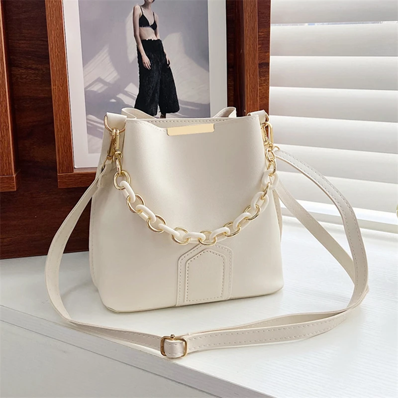 Retro Elegant Female Chain Tote Bucket Bag Women Chain Pu Leather Portable Handbag Travel Fashion Simple Shoulder Messenger Bag
Retro Elegant Female Chain Tote Bucket Bag Women Chain Pu Leather Portable Handbag Travel Fashion Simple Shoulder Messenger Bag