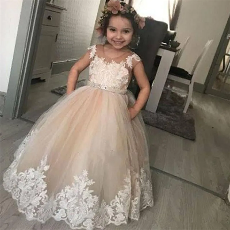 Lace Flower Girl Dresses Full Length Weddings Princess Tulle Appliqued Beaded Sash Kids Floor Length Kids Pageant Gowns
Lace Flower Girl Dresses Full Length Weddings Princess Tulle Appliqued Beaded Sash Kids Floor Length Kids Pageant Gowns