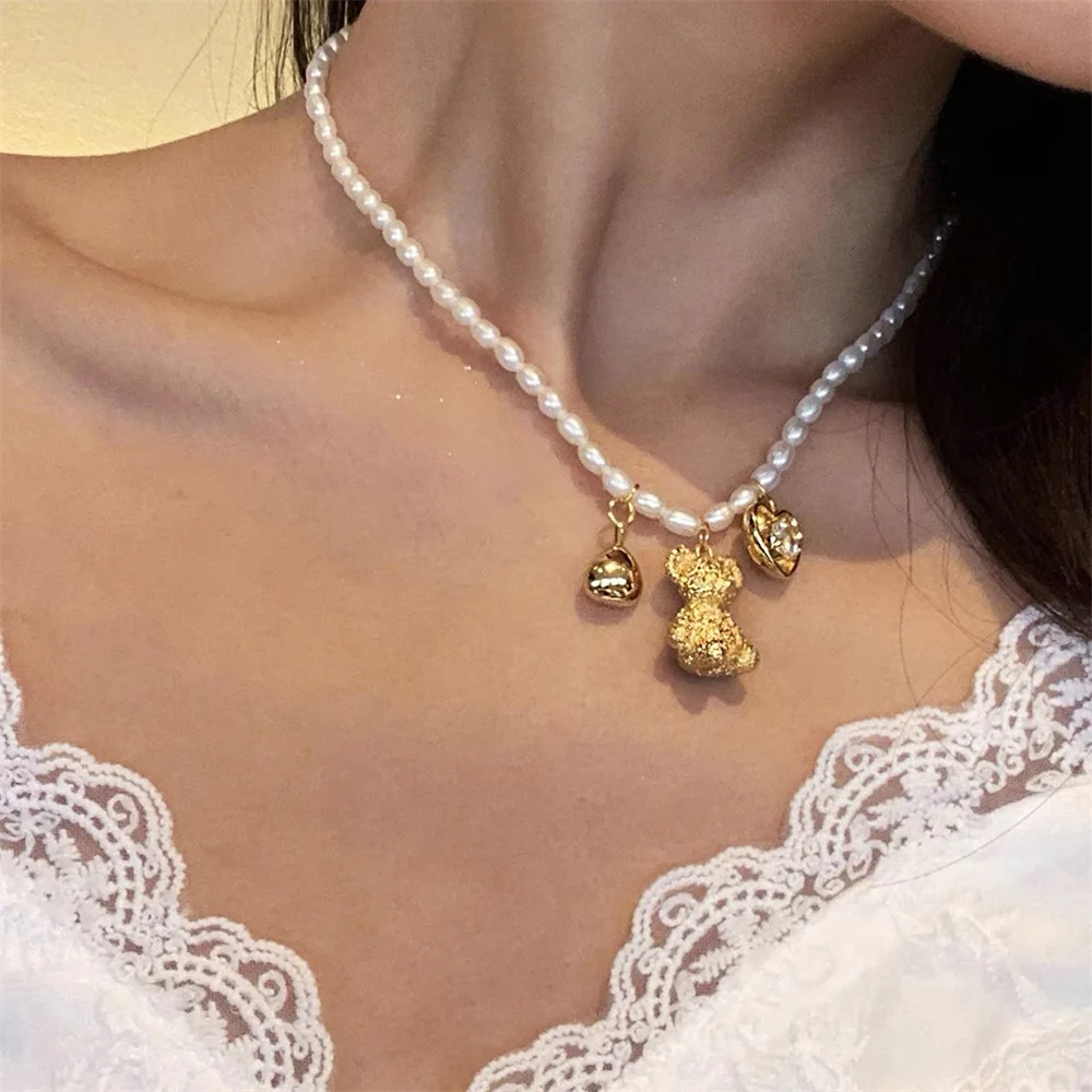 CHL 2022 New Design Vintage Bear Love Freshwater Pearl Necklace Zircon Multi Pendant Design Clavicle Chain
CHL 2022 New Design Vintage Bear Love Freshwater Pearl Necklace Zircon Multi Pendant Design Clavicle Chain