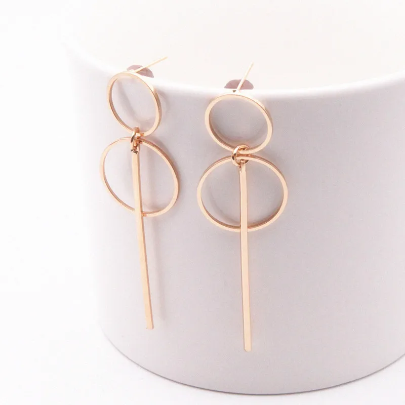 2022 Fashion Earrings Punk Simple Gold Silver Color Long Section Tassel Pendant Size Circle Earrings For Ladies Gifts Wholesale
2022 Fashion Earrings Punk Simple Gold Silver Color Long Section Tassel Pendant Size Circle Earrings For Ladies Gifts Wholesale