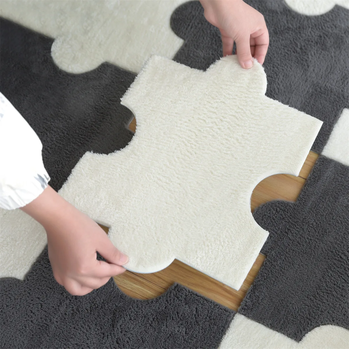 Cuttable floor mat, plush, machine washable puzzle piece, patchwork floor mat, fully covered and non slip in the living room
Cuttable floor mat, plush, machine washable puzzle piece, patchwork floor mat, fully covered and non slip in the living room
