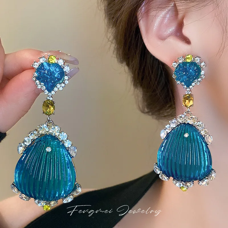 Romantic Elegant Blue Cubic Zirconia Heart Earring Exaggerated Resin Shell Pendant Earrings for Women Exquisite Trendy Jewelry
Romantic Elegant Blue Cubic Zirconia Heart Earring Exaggerated Resin Shell Pendant Earrings for Women Exquisite Trendy Jewelry