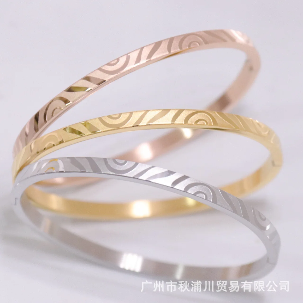 Titanium Steel Bracelet Fashion Women's Thin Pattern Bracelet Three Colors Available charm bracelets for women
Titanium Steel Bracelet Fashion Women's Thin Pattern Bracelet Three Colors Available charm bracelets for women