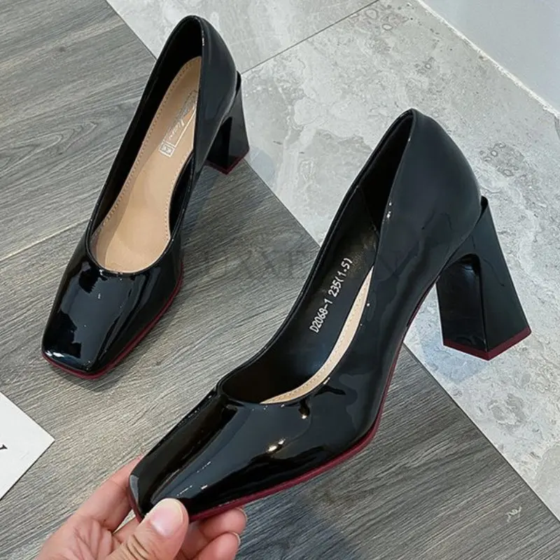 Patent Leather Women Pumps Retro Square Heel Single Shoes College Style Square Head Leather Shoes Student High Heels 8CM
Patent Leather Women Pumps Retro Square Heel Single Shoes College Style Square Head Leather Shoes Student High Heels 8CM