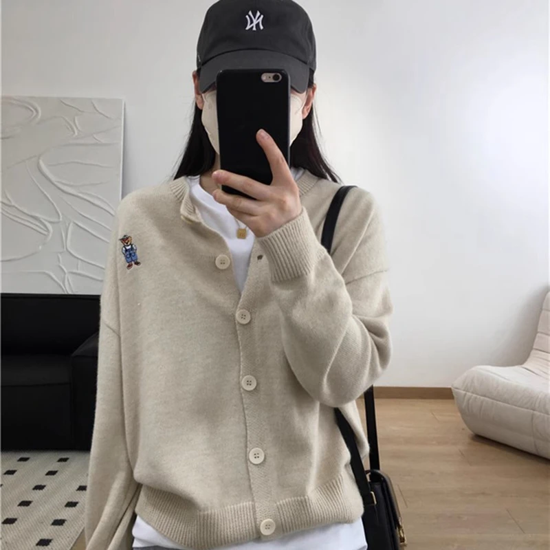 New Single-breasted Round Neck Sweater with Long Sleeve Jacket Autumn and Winter for Little Bear Embroidery Cardigan Women
New Single-breasted Round Neck Sweater with Long Sleeve Jacket Autumn and Winter for Little Bear Embroidery Cardigan Women