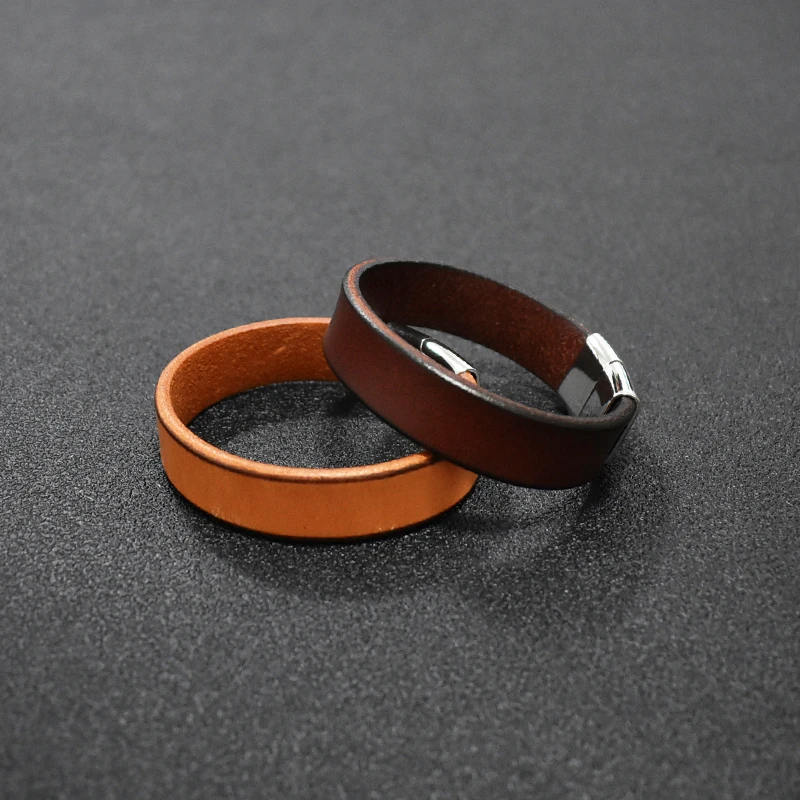 Фото Мужской винтажный браслет из натуральной кожи коричневый на запястье с