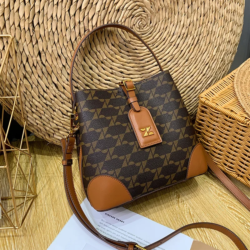 LOUIXLOR Ladies PVC Leather Messenger Bag for Women 2022 Luxury Handbags Z Designer Fashion Large Capacity Shoulder Bag Z6628B
LOUIXLOR Ladies PVC Leather Messenger Bag for Women 2022 Luxury Handbags Z Designer Fashion Large Capacity Shoulder Bag Z6628B