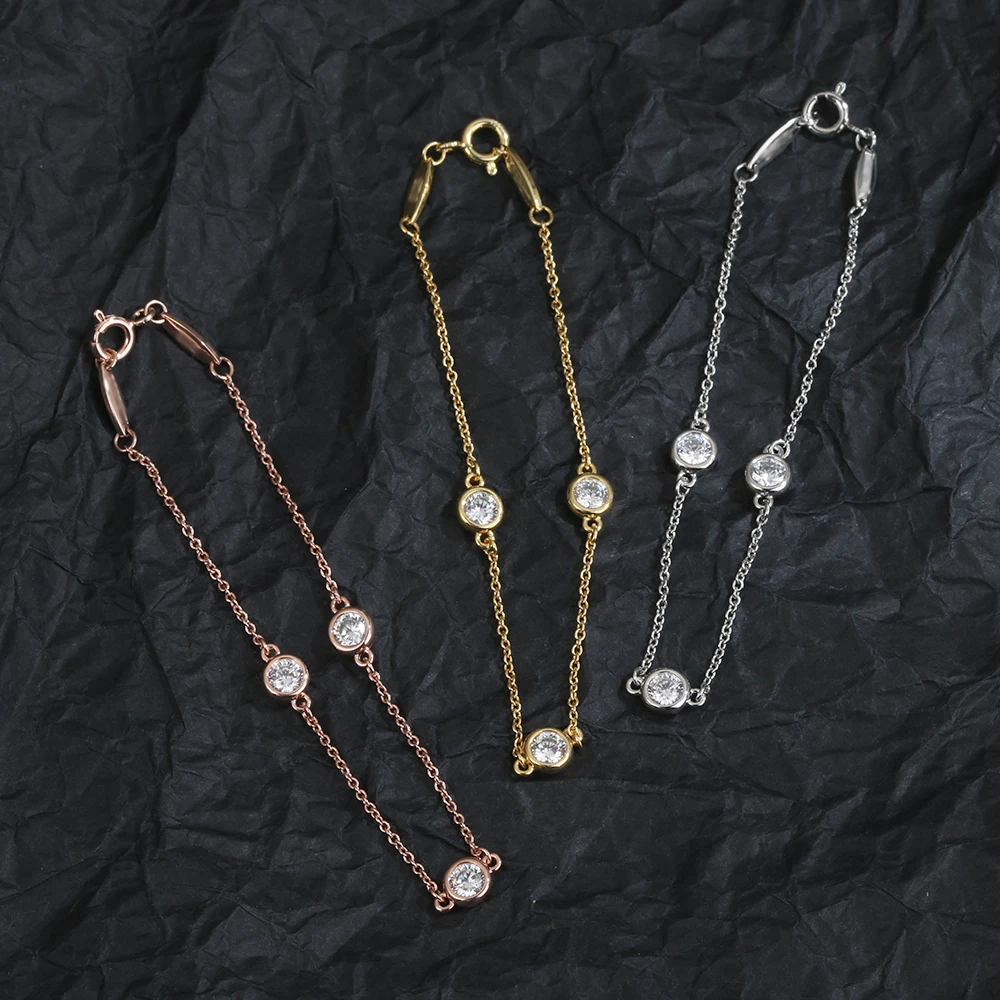 Женский браслет из серебра 925 пробы с цирконом 
Женский браслет из серебра 925 пробы с цирконом