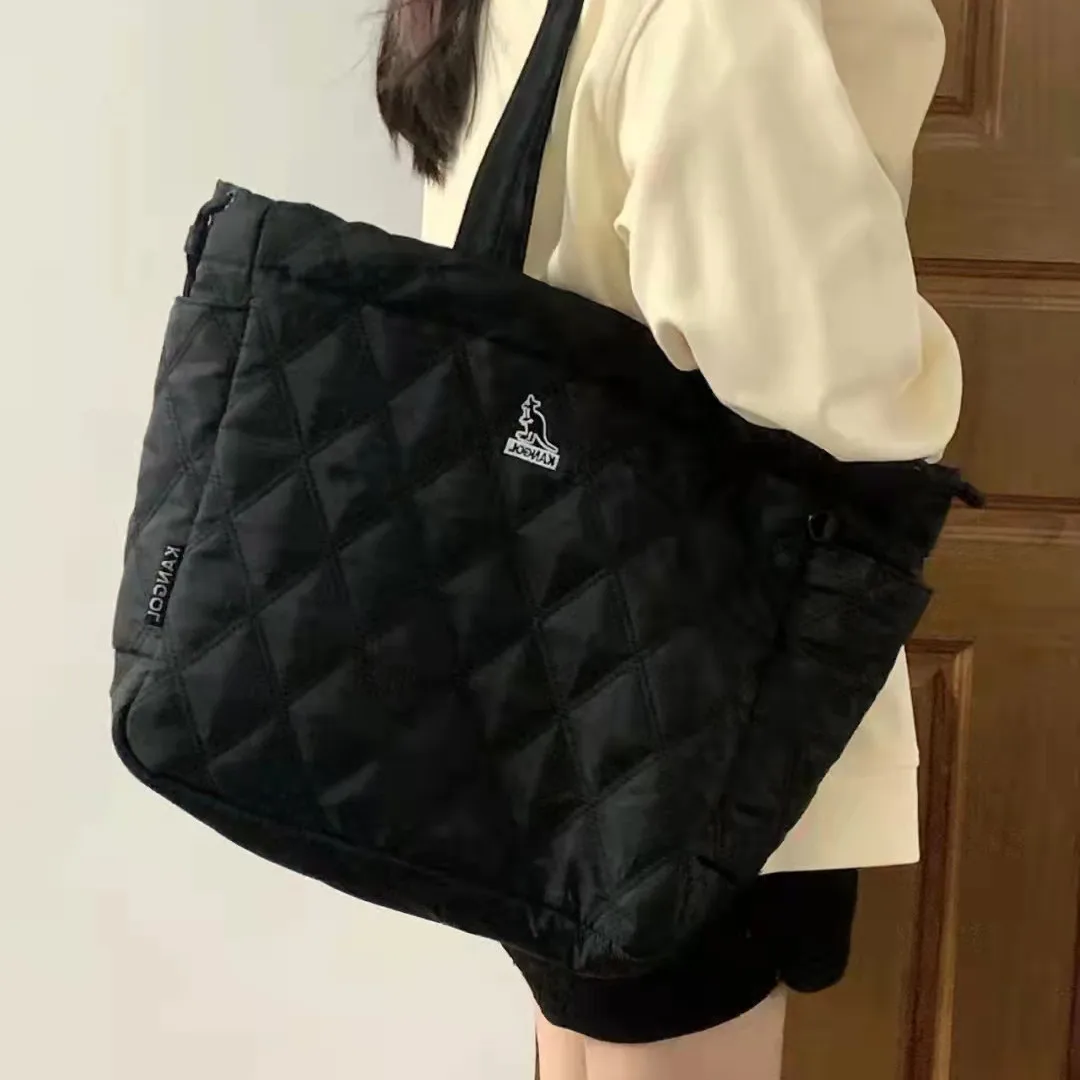KANGOL Fall/winter 2023 New Fashion Rhombus Space Cotton Suit Shoulder Bags Large Capacity Shopping Tote Bags
KANGOL Fall/winter 2023 New Fashion Rhombus Space Cotton Suit Shoulder Bags Large Capacity Shopping Tote Bags