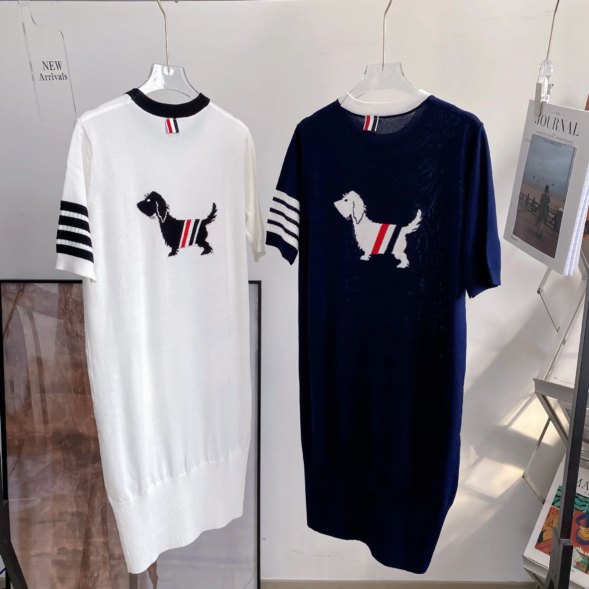 TB Back Puppy Short Sleeve Dress Women's Summer College Style Round Neck Contrast Four Bar Ice Silk Knit T-shirt Skirt
TB Back Puppy Short Sleeve Dress Women's Summer College Style Round Neck Contrast Four Bar Ice Silk Knit T-shirt Skirt