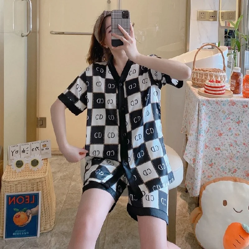 Luxury Pajamas for Women Summer Silk Sleepwear V-neck Short-sleeved Cardigan Thin Pajama Silky Loungewear Elegant Women's Sets
Luxury Pajamas for Women Summer Silk Sleepwear V-neck Short-sleeved Cardigan Thin Pajama Silky Loungewear Elegant Women's Sets