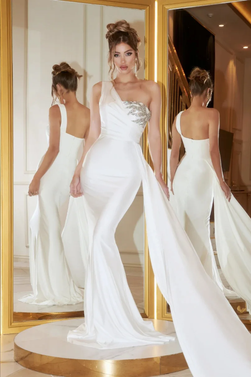 White Women Formal Dress 2023 Sexy One Shoulder Sleeveless Fashion Ruched with Ribbon Long Dress Elegant Evening Party Dresses
White Women Formal Dress 2023 Sexy One Shoulder Sleeveless Fashion Ruched with Ribbon Long Dress Elegant Evening Party Dresses