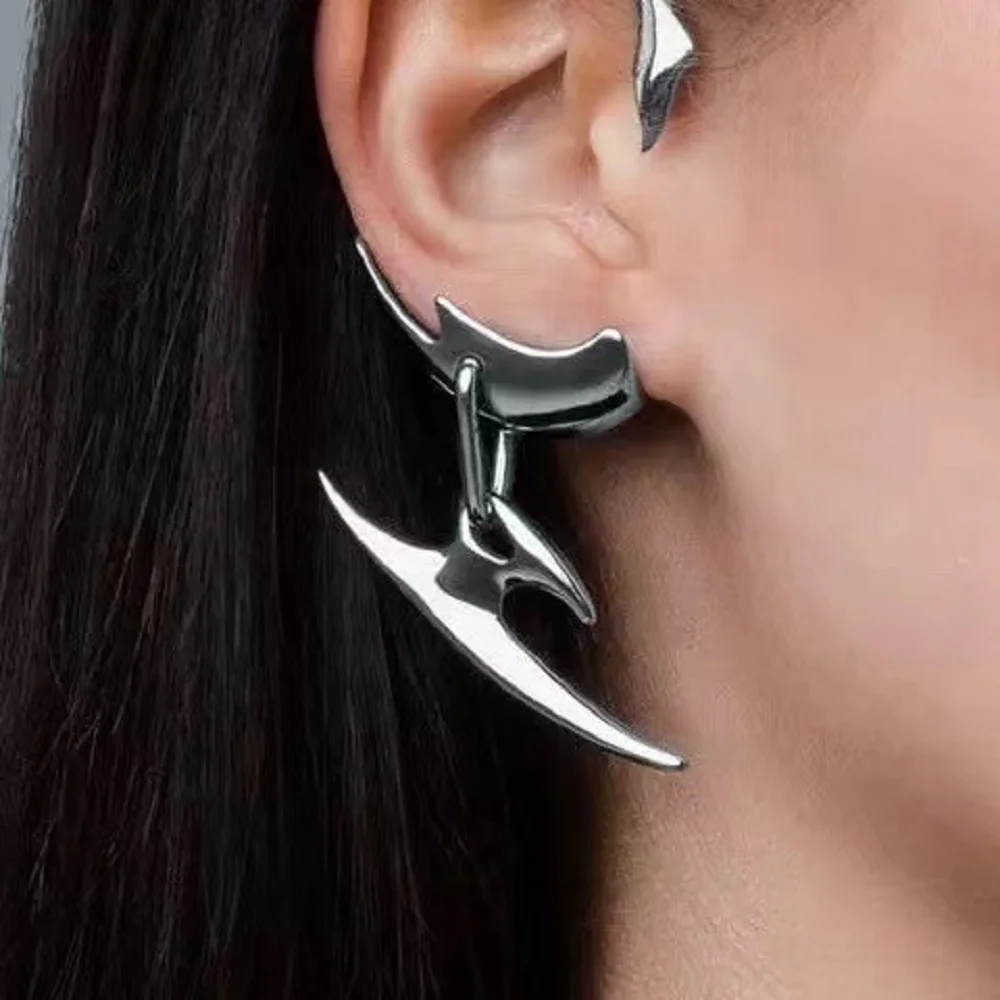 Niche Design Versatile Dart Shaped Pendant Earrings For Women Fashion Punk Style Ear Hanging Jewelry For Men And Women Wholesale
Niche Design Versatile Dart Shaped Pendant Earrings For Women Fashion Punk Style Ear Hanging Jewelry For Men And Women Wholesale
